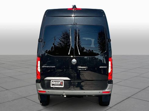 Used 2025 Mercedes-Benz Sprinter 2500 image 5