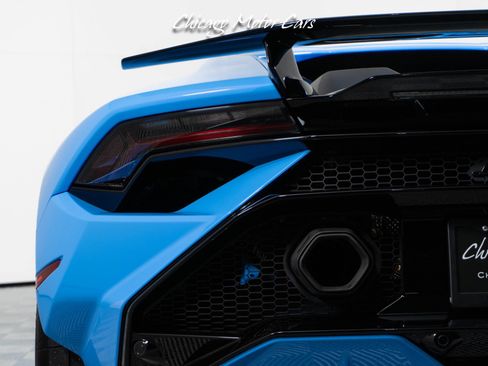 Used 2023 Lamborghini Huracan Tecnica image 15