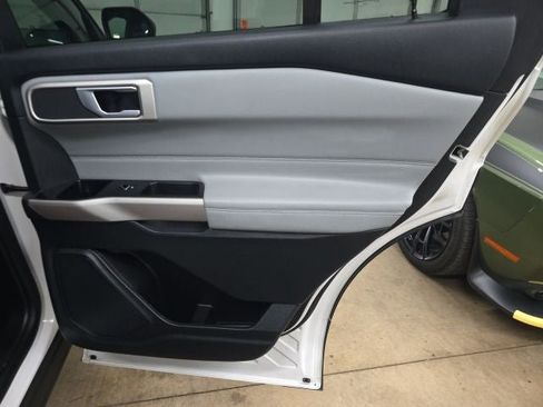 Used 2023 Ford Explorer XLT w/ Equipment Group 202A AWD/4WD image 8