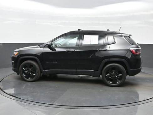 Used 2021 Jeep Compass Latitude FWD image 3
