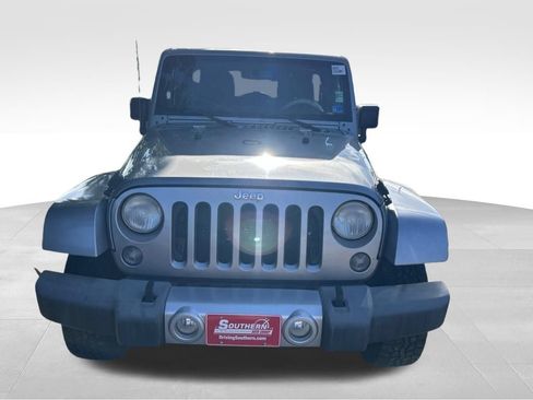 Used 2014 Jeep Wrangler Unlimited Sahara w/ Connectivity Group AWD/4WD image 2