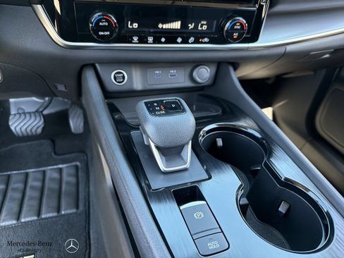 Used 2021 Nissan Rogue SV FWD image 11