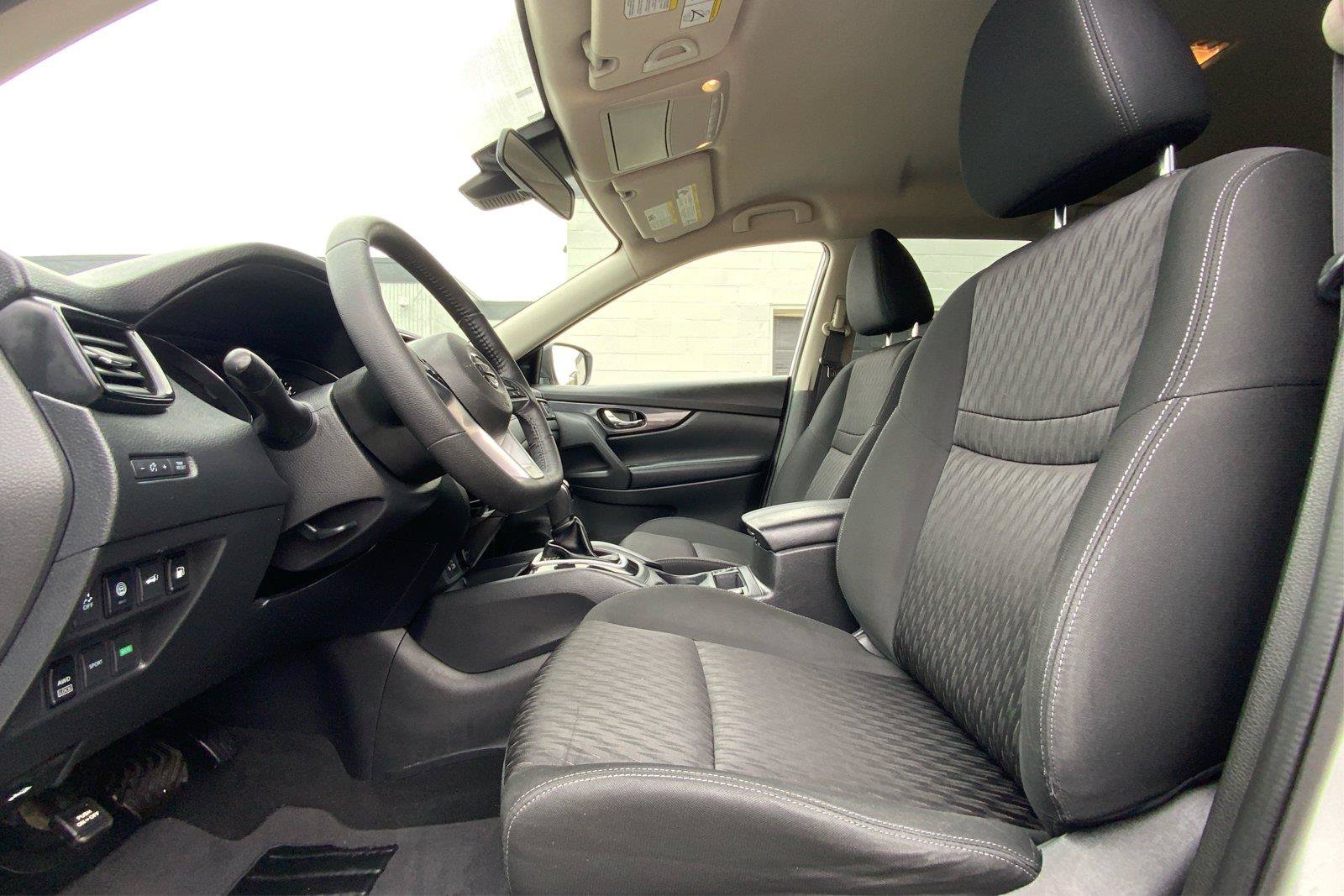 Used 2020 Nissan Rogue SV AWD/4WD image 10