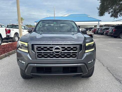 Used 2022 Nissan Frontier SV w/ SV Premium Package RWD image 2