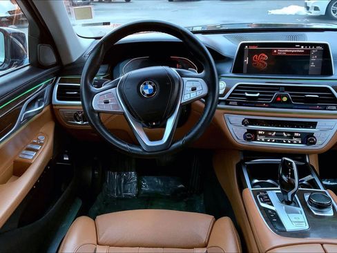 Used 2020 BMW 750i xDrive w/ Autobahn Package image 6