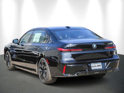 Used 2025 BMW 750e xDrive w/ Premium Package image 4