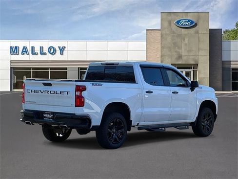 Used 2021 Chevrolet Silverado 1500 LT Trail Boss w/ Convenience Package II image 2