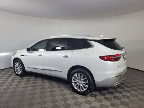 Used 2018 Buick Enclave Premium w/ Experience Buick Package FWD image 3