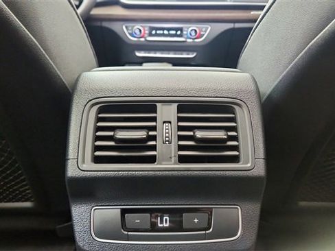 Used 2025 Audi Q5 e Premium Plus w/ Premium Plus Package image 37