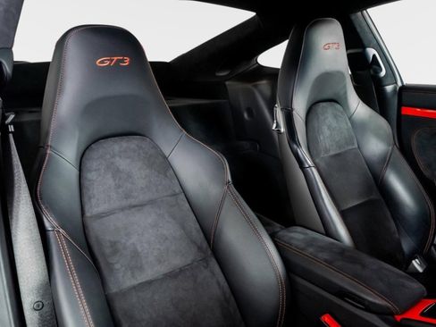 Used 2018 Porsche 911 GT3 RWD image 30