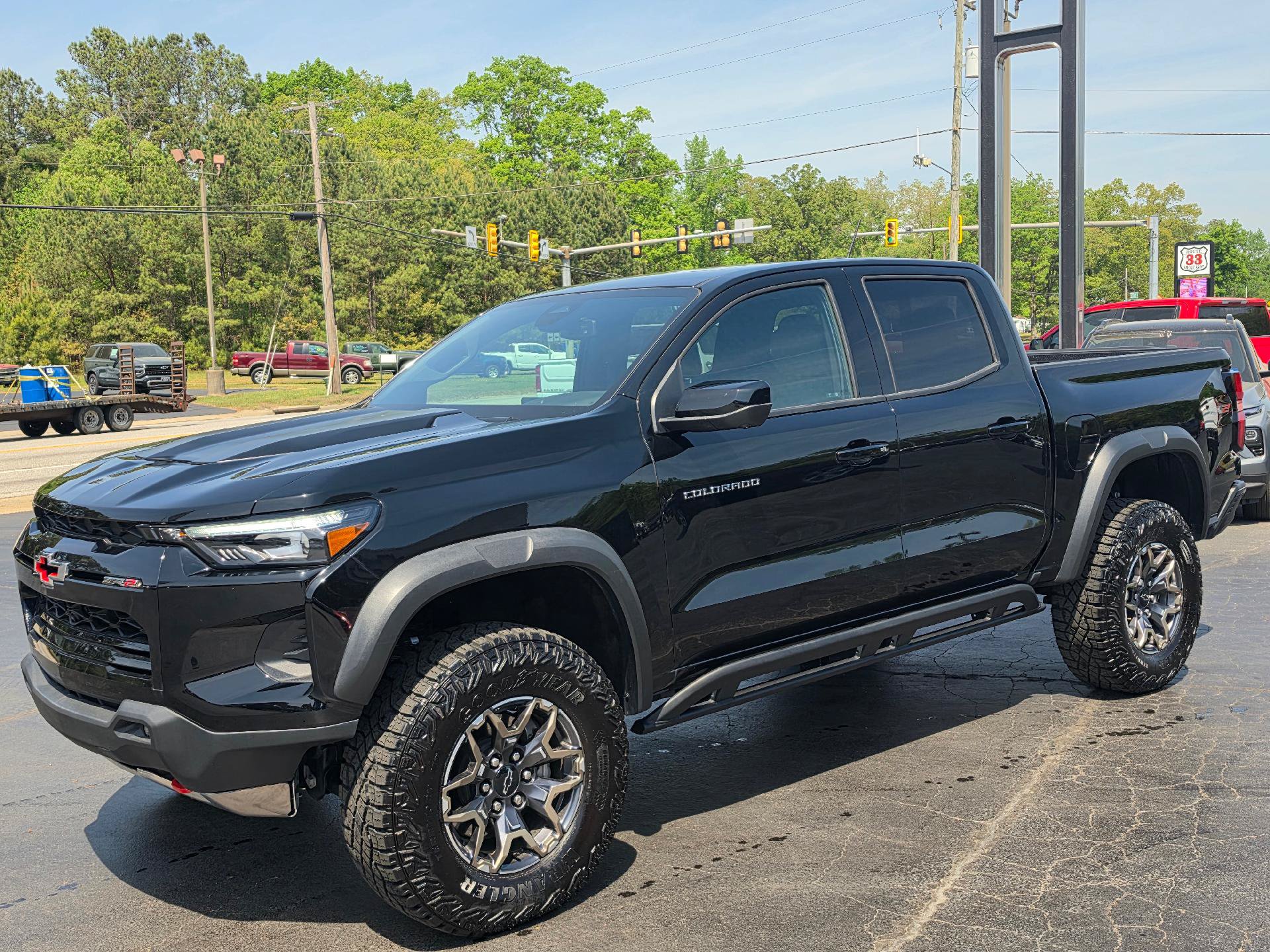 Used 2024 Chevrolet Colorado ZR2 w/ ZR2 Convenience Package III AWD/4WD image 2