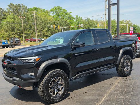 Used 2024 Chevrolet Colorado ZR2 w/ ZR2 Convenience Package III AWD/4WD image 2