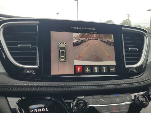 New 2026 Chrysler Pacifica Limited image 28