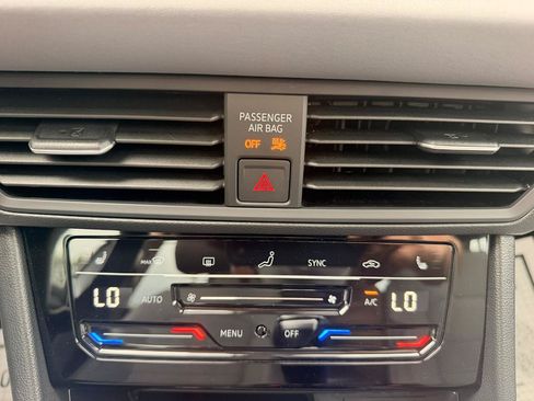 Used 2026 Volkswagen Jetta SE FWD image 20