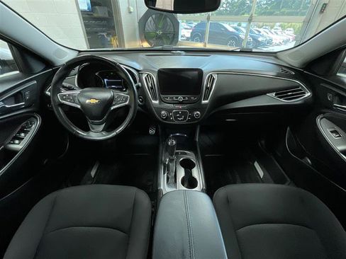 Used 2017 Chevrolet Malibu LT FWD image 24