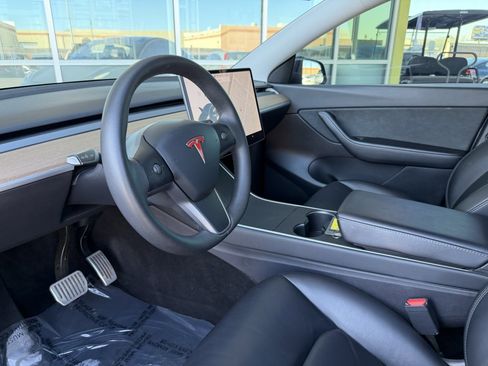 Used 2020 Tesla Model Y Long Range image 32