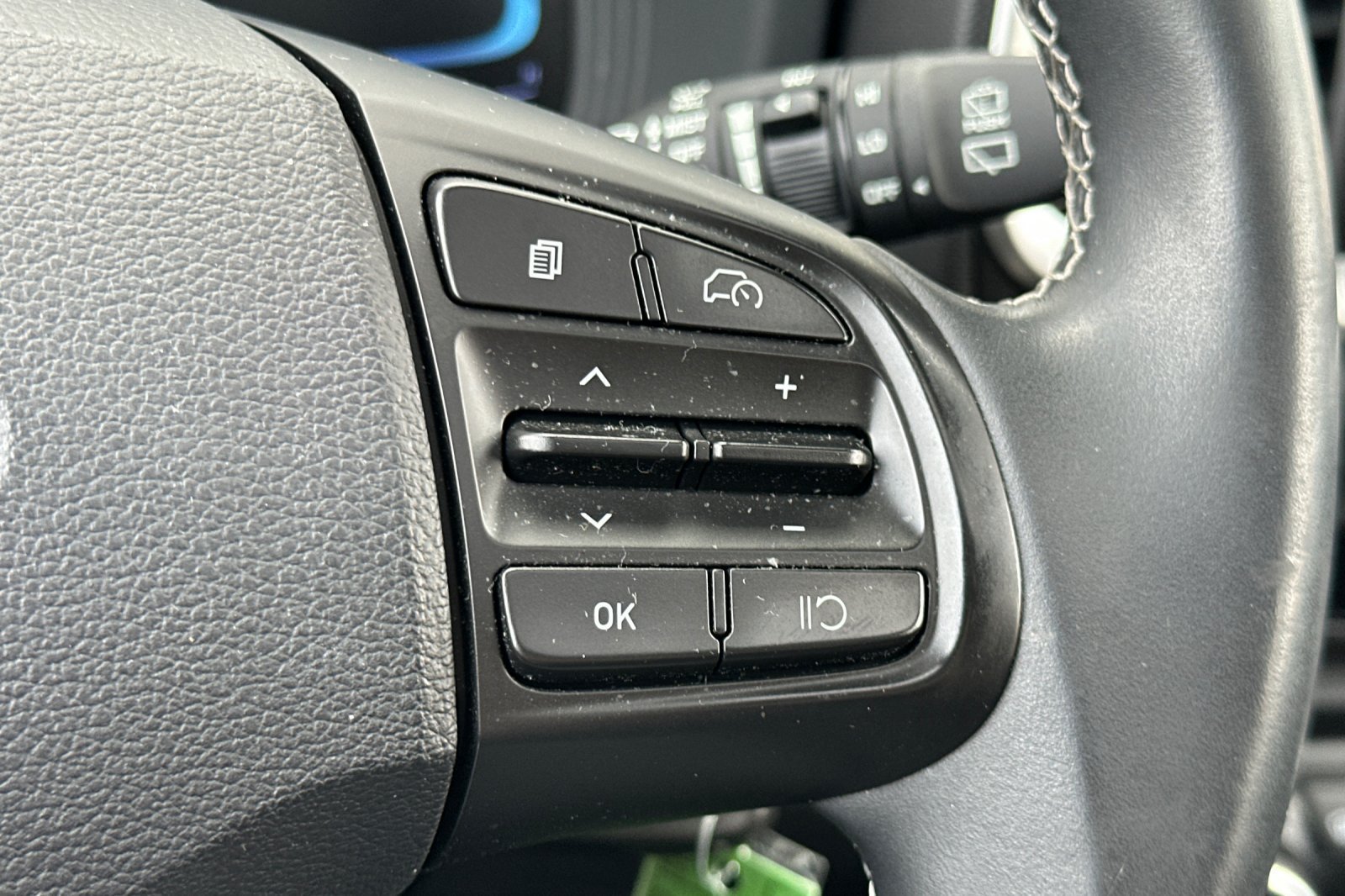 Used 2023 Hyundai Venue SEL FWD image 25