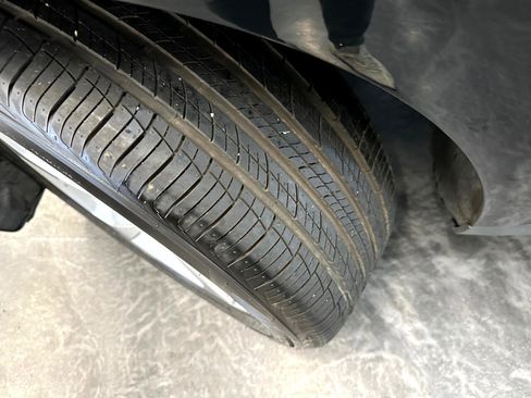 Used 2017 Jaguar F-PACE Premium image 36