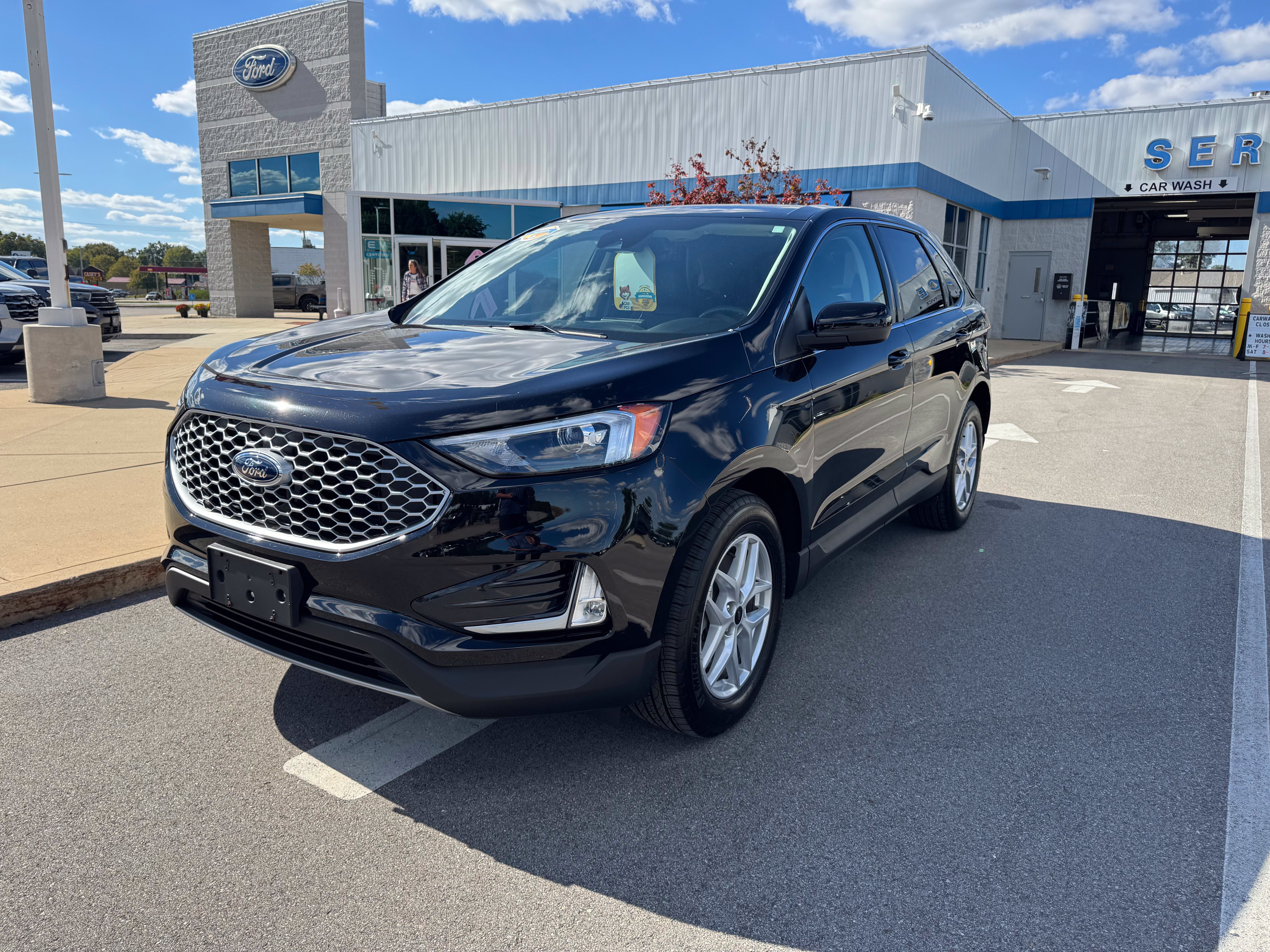 Used 2024 Ford Edge SEL w/ Convenience Package AWD/4WD image 3