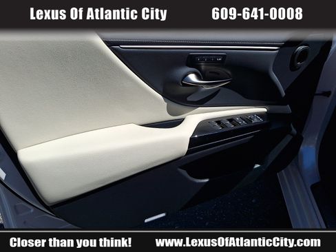 Used 2025 Lexus ES 350 w/ Premium Package FWD image 12