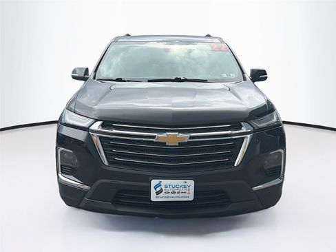 Used 2022 Chevrolet Traverse LT image 2