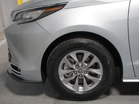 Certified 2021 Toyota Sienna XLE image 5
