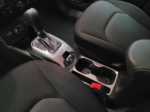 Used 2022 Jeep Renegade Sport image 26