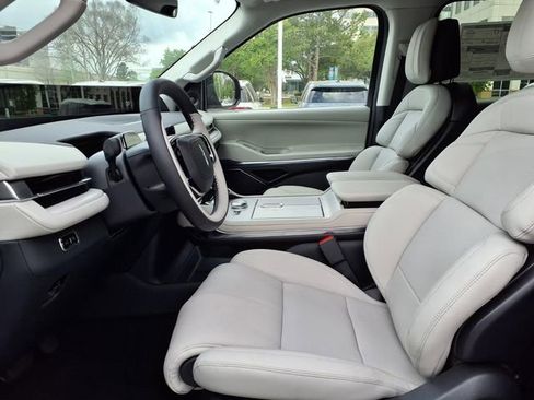 New 2026 Lincoln Navigator Premiere AWD/4WD image 7