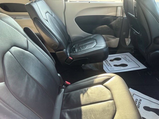 Used 2017 Chrysler Pacifica Touring-L Plus FWD image 16
