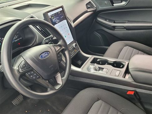 Used 2024 Ford Edge SE w/ Black Appearance Package image 18
