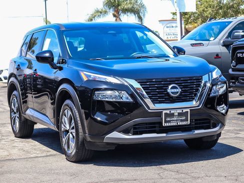 Used 2023 Nissan Rogue SV FWD image 3
