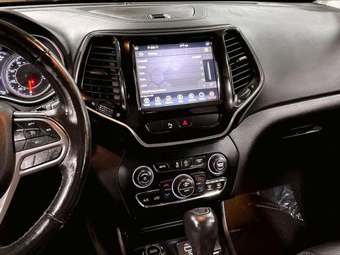 Used 2019 Jeep Cherokee Limited image 7