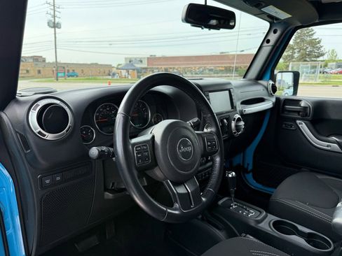 Used 2018 Jeep Wrangler Unlimited Rubicon w/ Cold Weather Group AWD/4WD image 9