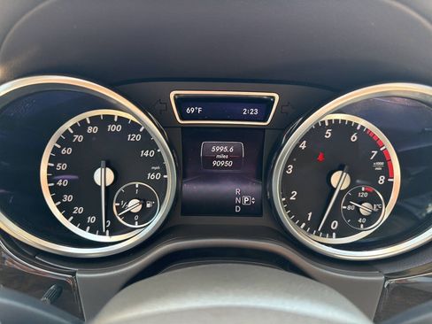 Used 2014 Mercedes-Benz GL 450 4MATIC image 30