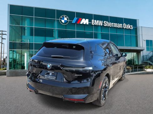 Used 2024 BMW iX xDrive50 w/ Premium Package AWD/4WD image 4