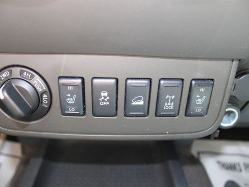 Used 2015 Nissan Xterra PRO-4X AWD/4WD image 13