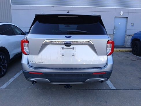 Used 2022 Ford Explorer Limited w/ Equipment Group 301A image 7