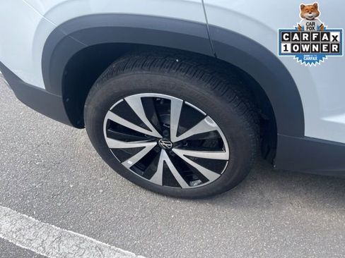 Used 2024 Volkswagen Taos SE image 4