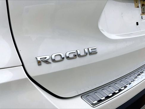 Used 2018 Nissan Rogue SL w/ Premium Package FWD image 31