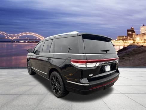 Used 2024 Lincoln Navigator Reserve image 3