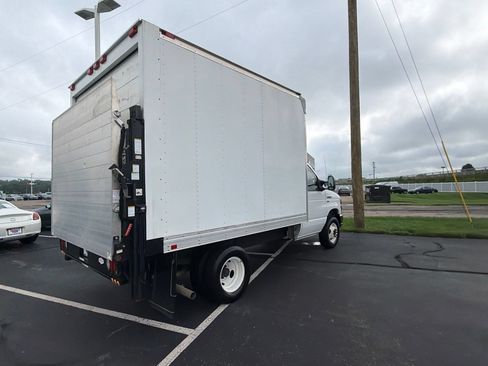 Used 2015 Ford E-350 and Econoline 350 Super Duty RWD image 6