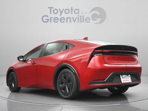 Used 2025 Toyota Prius LE FWD image 9