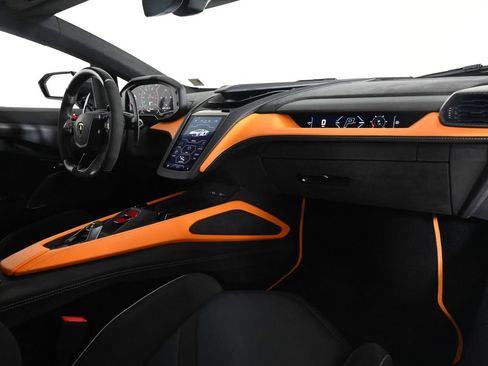 Used 2025 Lamborghini Revuelto AWD/4WD image 15