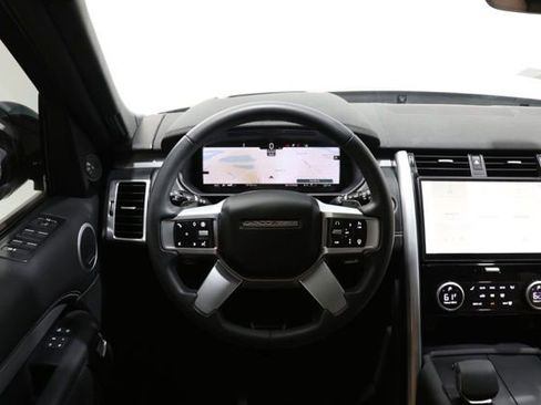 Used 2024 Land Rover Discovery Dynamic SE image 13