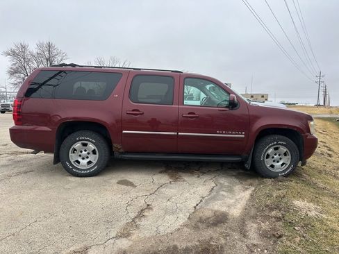 Used 2009 Chevrolet Suburban LT image 6