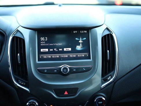 Used 2017 Chevrolet Cruze LT image 23