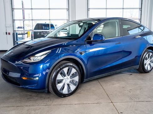 Used 2023 Tesla Model Y Long Range image 11