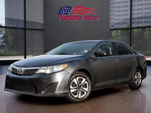 Used 2012 Toyota Camry L image 1