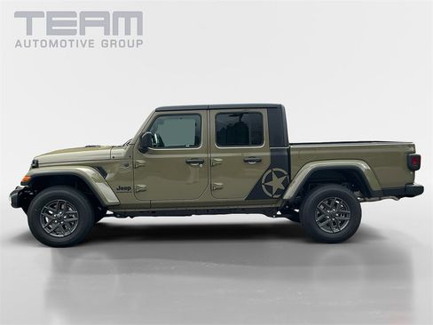 New 2025 Jeep Gladiator Sport image 4