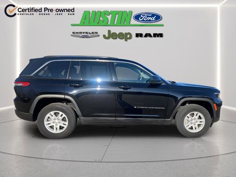 Certified 2023 Jeep Grand Cherokee Laredo AWD/4WD image 6